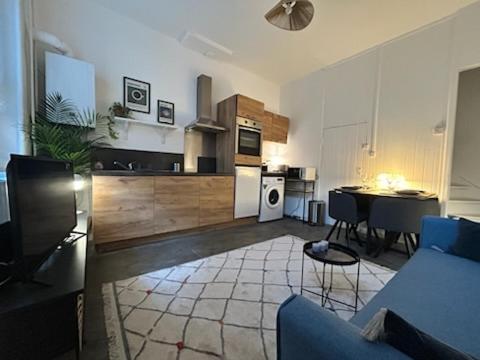 Maison A 50m Du Metro Apartment *